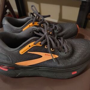 Brooks Ghost Max Black and Peach 🍑 Sneakers